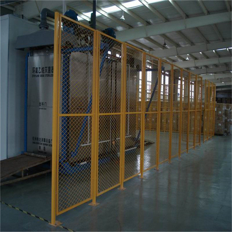 車間用隔離鐵絲網(wǎng)、倉庫防護(hù)網(wǎng)、車間護(hù)欄網(wǎng)